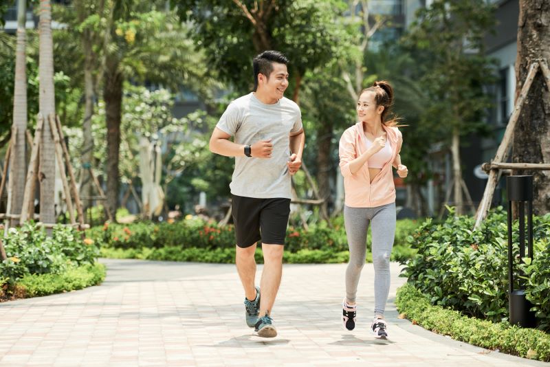Two people running in sportswear