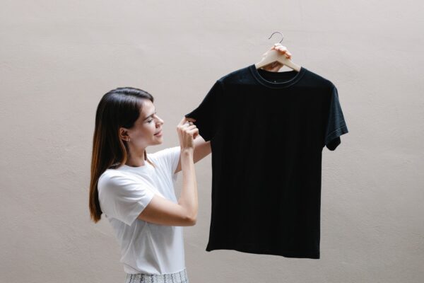 Which Fabric to Choose for T-shirts: Cotton, Polyester, or Blends?